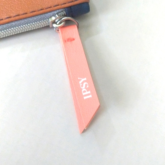 Ipsy Makeup Bag - Picture 3 of 4